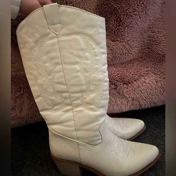 Pierre Dumas Shoes - Pierre Dumas white point toe women’s cowboy boots size 7.5